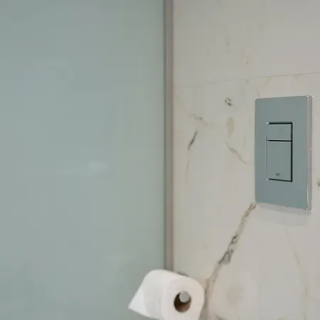 Kevin - 3 Squares Away From The דירה העיירה קוס